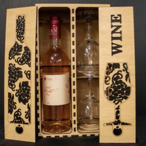 Gravírozott boros doboz poharakkal