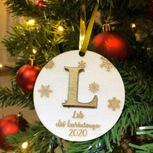 Gravírozott karácsonyfadísz arany betűkkel