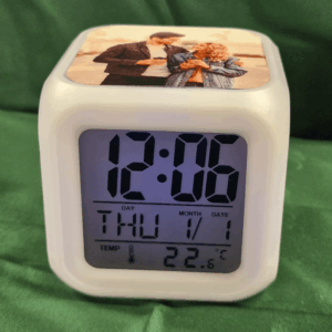 Fényképes kocka alakú asztali óra