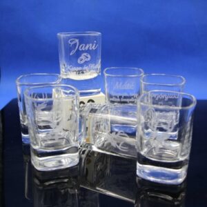 Gravírozott szögletes feles pohár